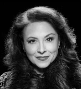 Gina Nemo teaching Thursday acting class in Ventura